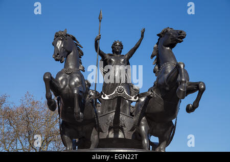 Statue de la reine boadicea iceni boudicca ou sur le pont de Westminster en face du palais de Westminster, Westminster, London, UK Banque D'Images