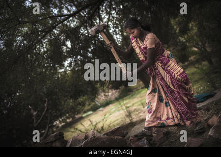 Mason Les femmes dans un village près d'Udaipur, Rajasthan Banque D'Images