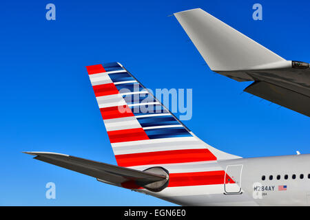 American Airlines, Boeing, b 767, avion, avion, avion, aile, winglet, stabilisateur, soleil, ciel bleu, de la circulation, Banque D'Images