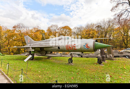 Avion de chasse supersonique soviétique MiG-21 Fishbed (OTAN) en musée de l'armée polonaise à Varsovie, Pologne Banque D'Images