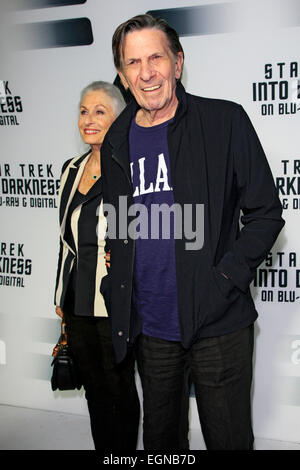 Susan Bay et Leonard Nimoy Paramount Pictures, assister à la célébration du premier DVD et Blu-Ray de 'Star Trek : Dans l'obscurité' au California Science Center le 10 septembre 2013 à Los Angeles Banque D'Images