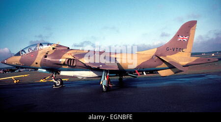 AJAXNETPHOTO - AIR - PROTOTYPE - G--VTOL HAWKER SIDDELEY HARRIER VU À FARNBOROUGH EN 1976. PHOTO:VIV TOWNLEY/AJAX REF:22412 2 09 Banque D'Images