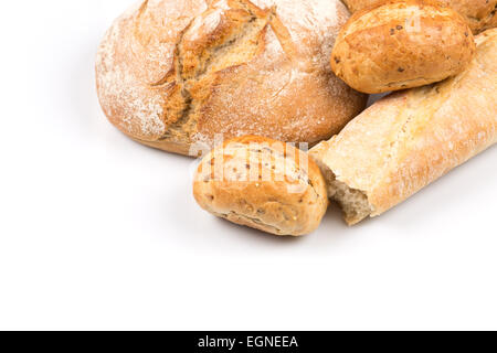 La composition avec pain, viennoiseries et pains isolé sur fond blanc Banque D'Images