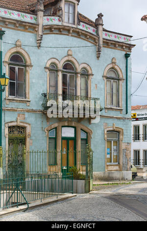 Rue en ville d'Alcobaça, Portugal Banque D'Images