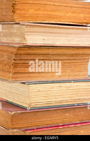 De vieux gros plan des pages de livre de texture. Banque D'Images