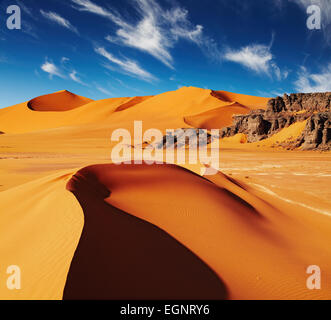 Dunes de sable et rochers, désert du Sahara, l'Algérie Banque D'Images