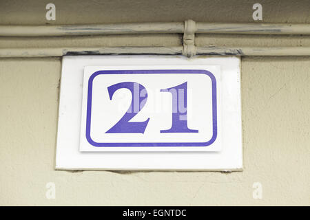 Numéro vingt-et-un sur un mur, détail d'un certain nombre d'informations dans une maison, nombre impair, figure numéro Banque D'Images