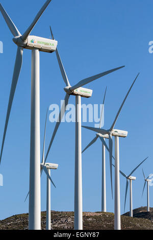 Les éoliennes près de Ardales, la province de Malaga, Andalousie, espagne. Banque D'Images