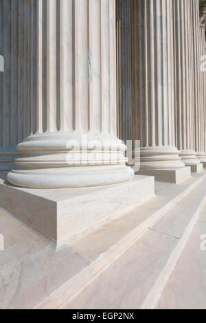 Cour suprême des Etats-Unis à Washington DC rangée de colonnes Banque D'Images