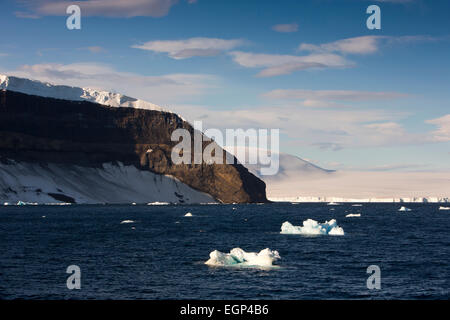 L'Antarctique, l'Antarctique, son affleurement volcanique recouverte de neige Banque D'Images