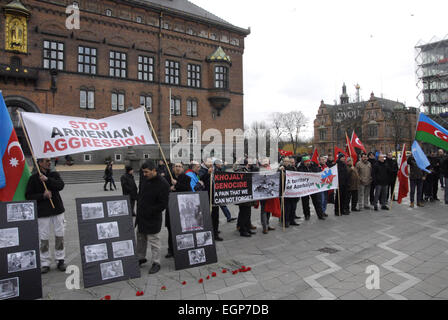 Copenhague, Danemark. 28 Février, 2015. Azerbaijanian turc et vivant au Danemark ont protesté contre l'Arménie affirmant que le Haut -Karabaki est un territoire de l'Azerbaïdjan occupés par l'Arménie. Crédit : François doyen/Alamy Live News Banque D'Images