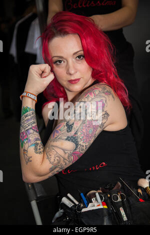 Tatouages corporels féminins à Manchester, Royaume-Uni 28th février 2015. Jane Bellis, Bellissimo Creative Specialists au Manchester International Tattoo Show 14th. Ce week-end, des milliers d'amateurs de tatouage se sont enfuis à Manchester pour se faire découvrir par certains des meilleurs artistes du monde. Le Manchester International Tattoo Show est retourné à Manchester Central samedi et dimanche avec une gamme de plus de 250 tatoueurs et perforateurs de corps de partout au Royaume-Uni, en Europe et aux États-Unis. Banque D'Images