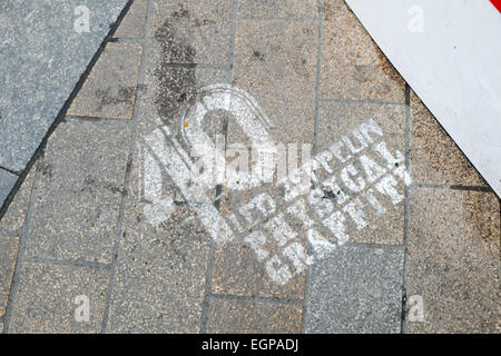 Oxford Circus, Londres, Royaume-Uni. 28 février 2015. 24 février. Vaporisé sur les trottoirs Graffiti autour de Oxford Circus à l'occasion de la sortie de la version remasterisée de l'album Led Zeppelin Physical Graffiti publié en 1975. Crédit : Matthieu Chattle/Alamy Live News Banque D'Images