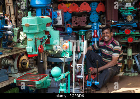 Market stall dans Bhendi Bazar, Mumbai, Inde Banque D'Images