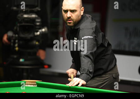 Gdynia, Pologne 28 10 févr. 2015 Gdynia Snooker PTC Polish Open 2015. Jammie Burnett visages Judd Trump lors de la deuxième journée de tournoi à Gdynia Arena sports hall Crédit : Michal Fludra/Alamy Live News Banque D'Images