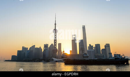 (Dossier) - Une archive photo datée du 11 novembre 2014 montre les toits de Shanghai, Chine. Photo : afp/Spata Ole Banque D'Images
