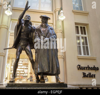 Auerbachs Keller, Statue de Méphisto et Faust, Leipzig, Saxe, Allemagne Banque D'Images