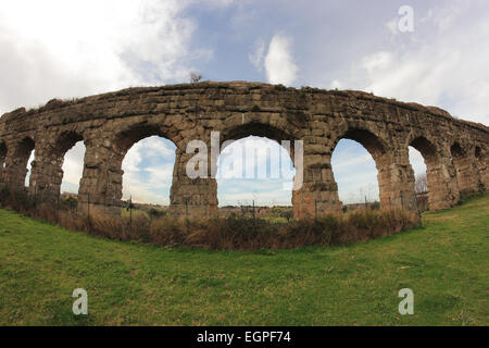 Ruines romaines du Parco degli Acquedotti, parc public de Rome, Italie Banque D'Images