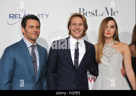 LOS ANGELES, CA - 7 octobre 2014 : James Marsden (à gauche) & Liana Liberato & Luke Bracey lors de la première mondiale de leur film 'Le meilleur de moi" au Regal Cinemas LA Live. Banque D'Images