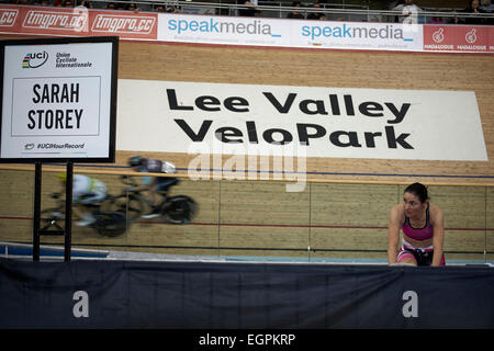 Londres, Royaume-Uni. 28 Février, 2015. 50 Révolution ; UCI ; cyclisme ; Lea Valley velo Parc ; 28 février 2015 ; Londres ; Queen Elizabeth Olympic Park ; Sarah Story World Record de l'heure Crédit : tentative Toby Andrew/Alamy Live News Banque D'Images