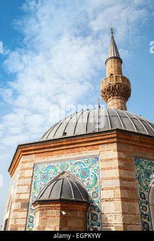 Façade de l'ancienne mosquée Camii, la place Konak, Izmir, Turquie Banque D'Images