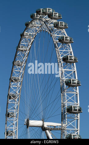 Londres attraction touristique la plus populaire, l'Oeil de Londres, sur les rives de la Tamise, Londres, Royaume-Uni. Banque D'Images