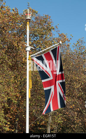 Cérémonie de l'Union, se battant au-dessus du Mall près de Buckingham Palace, London, UK. Banque D'Images