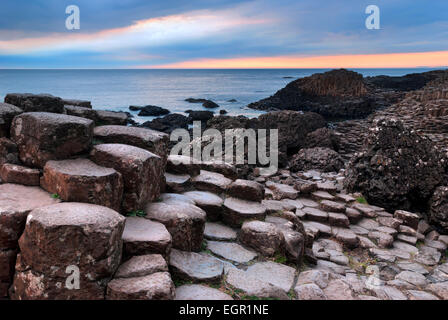 Chaussée des géants de basalte unique rock formation en Irlande du Nord Banque D'Images