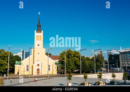 St John's Church est à la place de la liberté à Tallinn, Estonie. Capitale estonienne est célèbre pour sa vieille ville du patrimoine mondial et des murs Banque D'Images