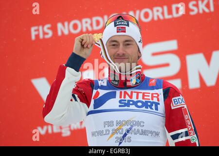 Falun, Suède. 06Th Mar, 2015. Petter Northug de Norvège célèbre après avoir remporté le 50km départ groupé à la compétition de cross-country Championnats du Monde de ski nordique à Falun, Suède, 01 mars 2015. Photo : Fredrik von Erichsen/dpa/Alamy Live News Banque D'Images