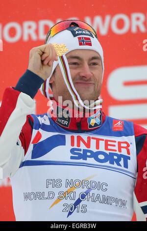 Falun, Suède. 06Th Mar, 2015. Petter Northug de Norvège célèbre après avoir remporté le 50km départ groupé à la compétition de cross-country Championnats du Monde de ski nordique à Falun, Suède, 01 mars 2015. Photo : Fredrik von Erichsen/dpa/Alamy Live News Banque D'Images