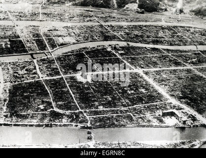 HIROSHIMA, JAPON, après la bombe nucléaire 'Little Boy' a été abandonnée par un bombardier B-29 de l'USAF, Enola Gay, le 6 août 1945 Banque D'Images