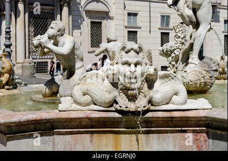 La Lande fontaine à eau avec sculptures mystiques dans Piazza Navona, Rome, Italie. Banque D'Images