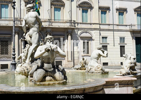 La Lande fontaine à eau avec sculptures mystiques dans Piazza Navona, Rome, Italie. Banque D'Images