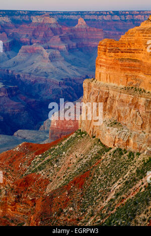 Des formations rocheuses du canyon (Hopi Point à droite) de Mohave Point non Hermit Road, le Parc National du Grand Canyon, Arizona USA Banque D'Images