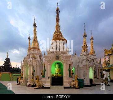 La Pagode Schwedagon, le plus important temple Bouddhiste en Birmanie Banque D'Images