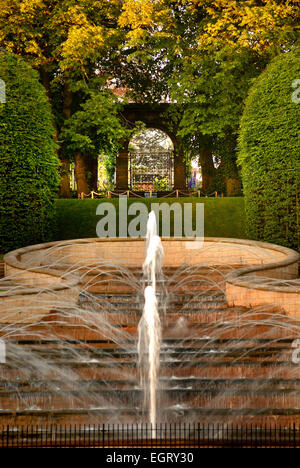 La Grande Cascade, le jardin d'Alnwick Banque D'Images