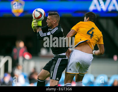 DATE RECTIFIÉE** 28 février 2015 : San Jose Earthquakes gardien David Bingham (1) fait une sauvegarde au cours de la partie de soccer MLS entre le San Jose Earthquakes et Los Angeles Galaxy au stade d'Avaya à San Jose, CA. Les tremblements de la mener 2-1 dans la deuxième moitié. Damon Tarver/Cal Sport Media Banque D'Images