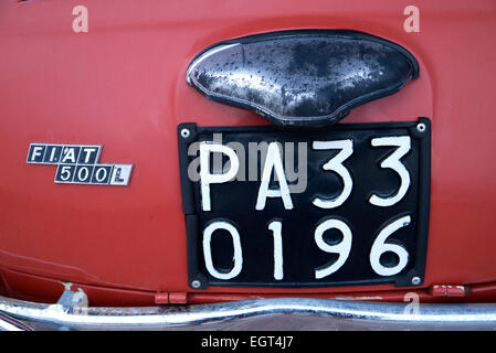 Fiat 500 Classic avec la plaque de numéro de Palerme en Sicile Banque D'Images