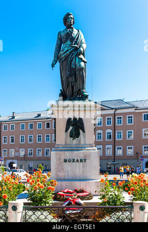 Monument de Mozart, Mozart Square, centre historique, Salzburg, Salzbourg, Autriche Etat Banque D'Images