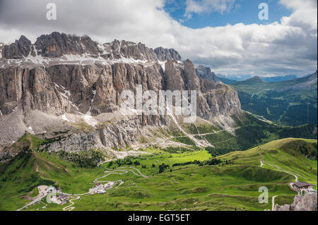 Passo Gardena Gardena, en passant, 2121m, Massif du Sella, Dolomites, Selva di Val Gardena, Tyrol du Sud, Vénétie, Italie Banque D'Images