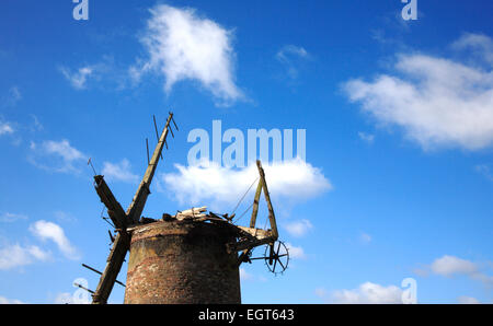 Une vue sur les ruines de la pac de l'Brograve l'abandon de l'usine de drainage sur les Norfolk Broads près de Horsey, Norfolk, Angleterre, Royaume-Uni. Banque D'Images