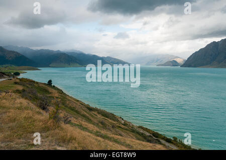 Lake Hawea et des Alpes du Sud, de l'Otago, île du Sud, Nouvelle-Zélande. Banque D'Images