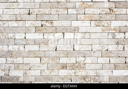 Mur réalisé avec des briques de marbre blanc. Banque D'Images