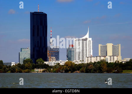 Le Centre international de Vienne (CIV) sur le Danube, c'est le campus et l'immeuble hébergeant l'Office des Nations Unies à Vienne. Familièrement, également connu sous le nom de UNO City, le VIC n'est qu'une partie de celui-ci. L'autre est l'Austria Center Vienna. Le VIC, conçu par l'architecte autrichien Johann Staber, a été construit entre 1973 et 1979 juste au nord du Danube. Le Vic est une zone extraterritoriale, exempt de la juridiction de droit local. Banque D'Images