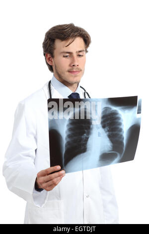 L'examen d'un homme médecin sérieux radiography isolé sur fond blanc Banque D'Images