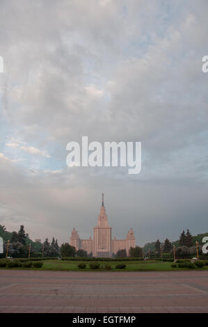 La Russie, Moscou, Université d'État Lomonossov de Moscou, l'été, le coucher du soleil Banque D'Images