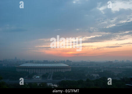 La Russie, Moscou, Loujniki, été, coucher de soleil, vue aérienne Banque D'Images