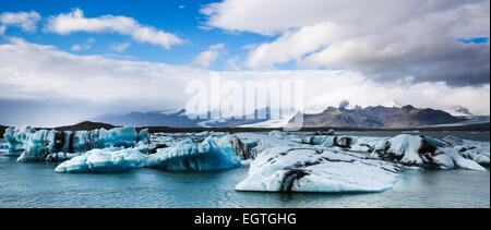 Icebergs dans la Lagune glaciaire du Jökulsárlón à en Islande Banque D'Images