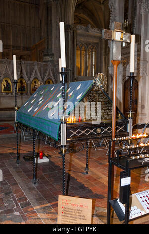 St Swithun's memorial de culte dans le retrochoir de la cathédrale de Winchester. Winchester. UK. Banque D'Images